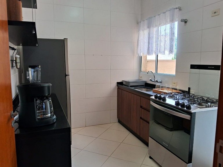 Lindo apto de 2 quartos e 1 banheiro c/ garagem