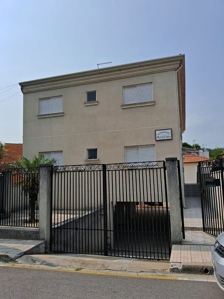 Lindo apto de 2 quartos e 1 banheiro c/ garagem
