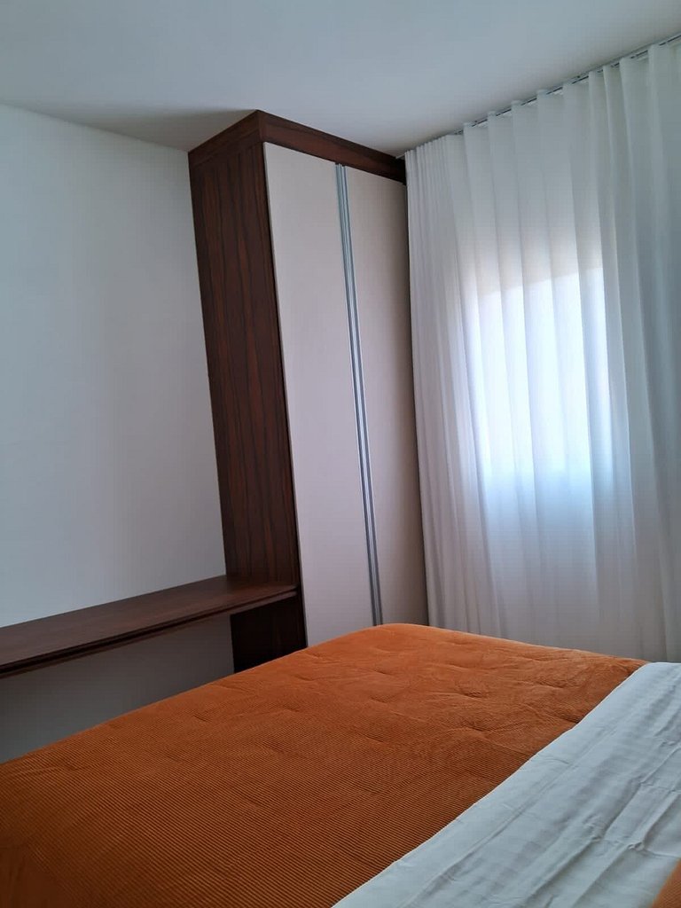 Lindo apto de 2 quartos e 1 banheiro c/ garagem