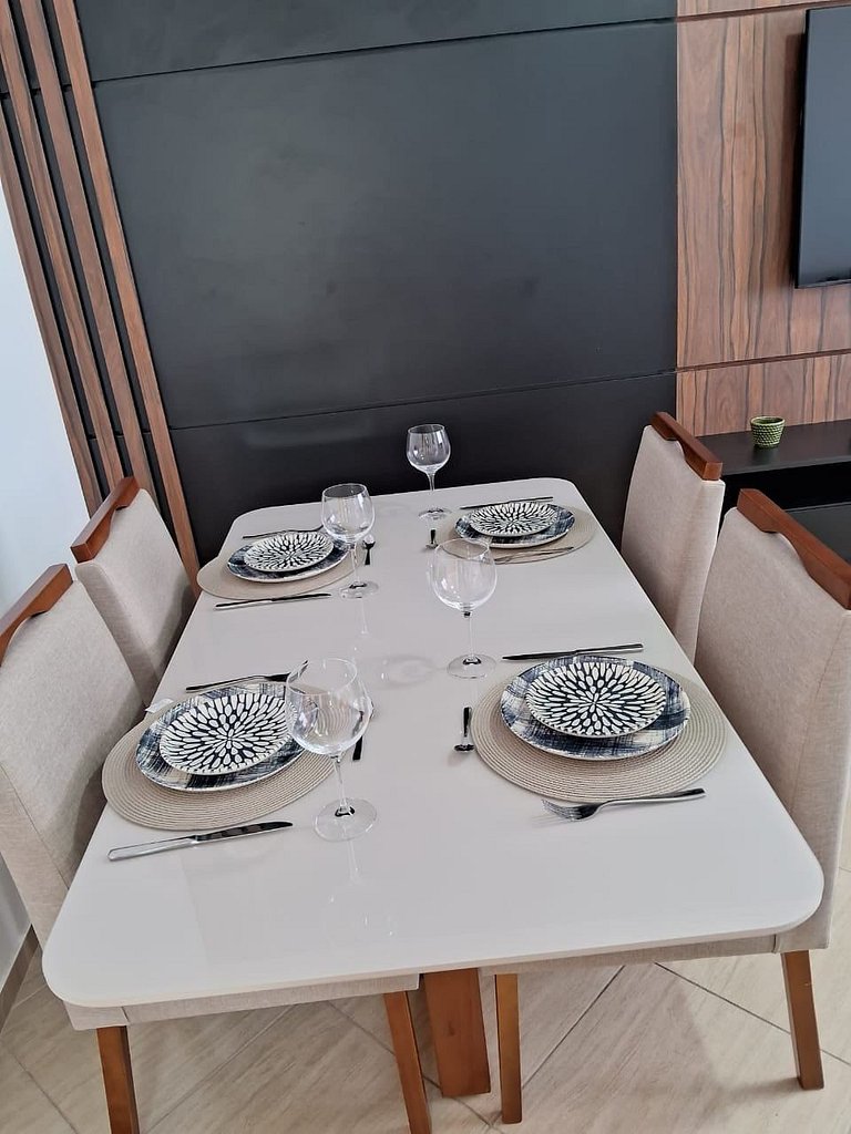 Lindo apto de 2 quartos e 1 banheiro c/ garagem