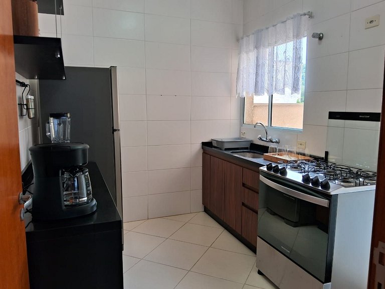 Lindo apto de 2 quartos e 1 banheiro c/ garagem