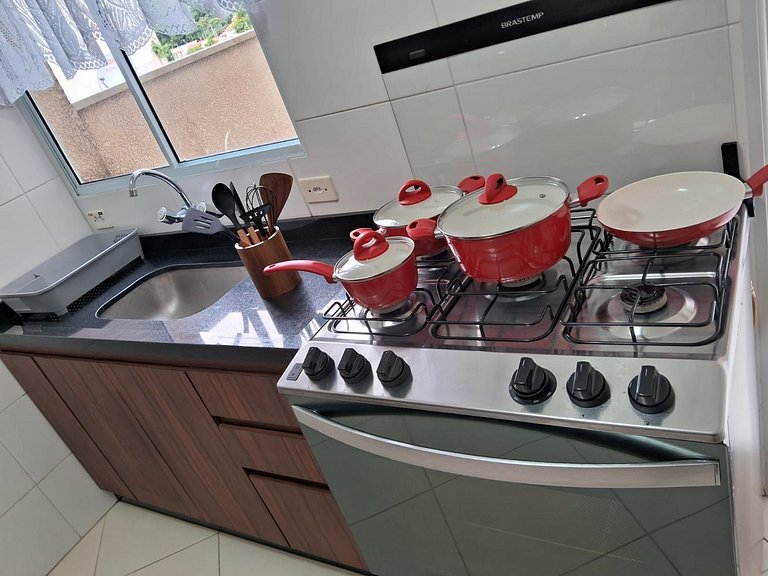 Lindo apto de 2 quartos e 1 banheiro c/ garagem