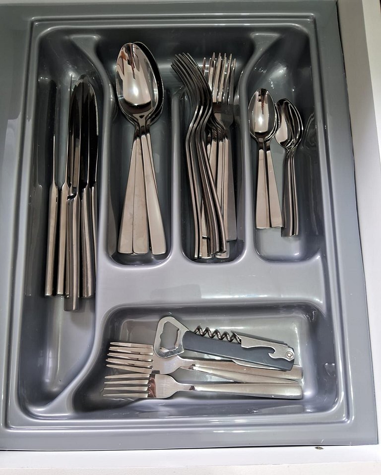Lindo apto de 2 quartos e 1 banheiro c/ garagem