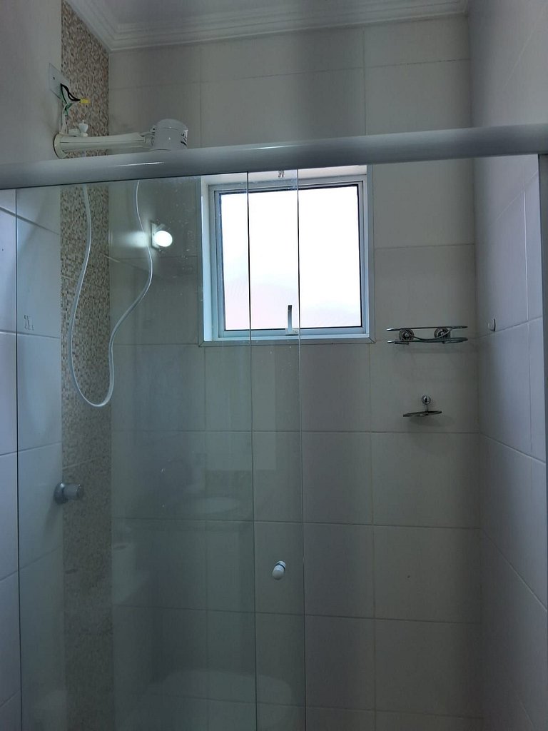 Lindo apto de 2 quartos e 1 banheiro c/ garagem