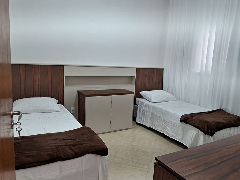 Lindo apto de 2 quartos e 1 banheiro c/ garagem