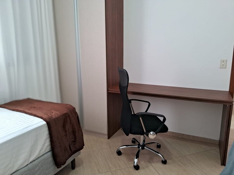 Lindo apto de 2 quartos e 1 banheiro c/ garagem