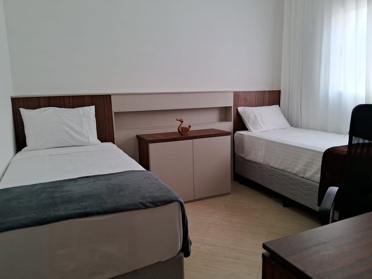 Lindo apto de 2 quartos e 1 banheiro c/ garagem