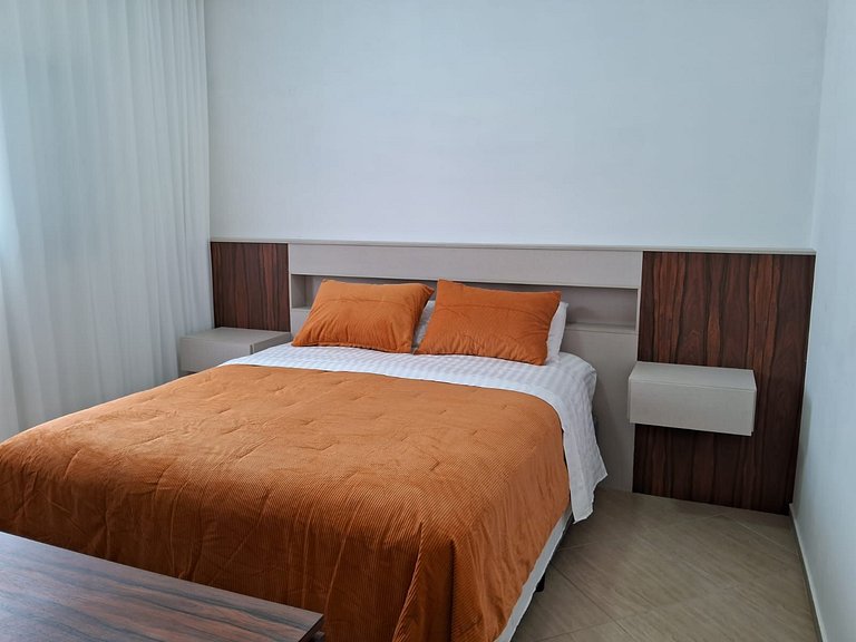 Lindo apto de 2 quartos e 1 banheiro c/ garagem