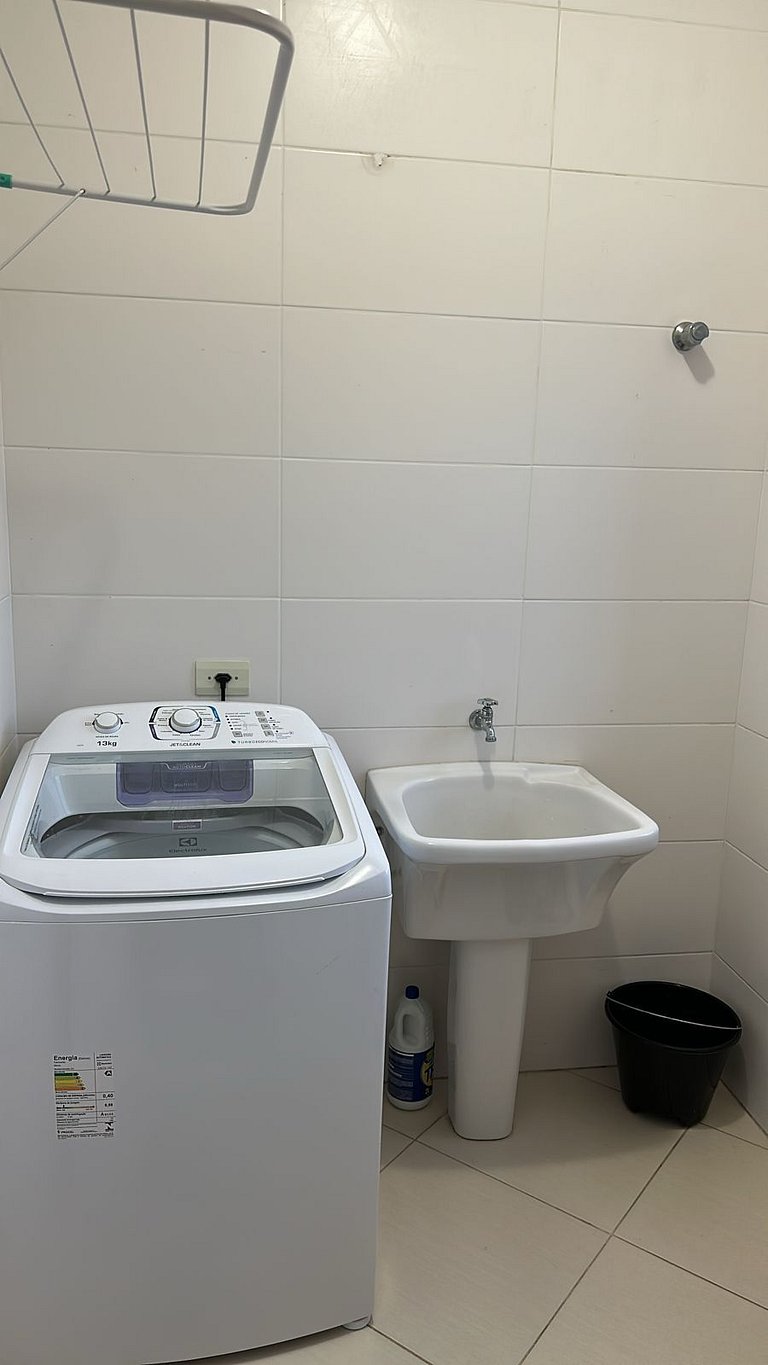 Lindo apto de 2 quartos e 1 banheiro c/ garagem