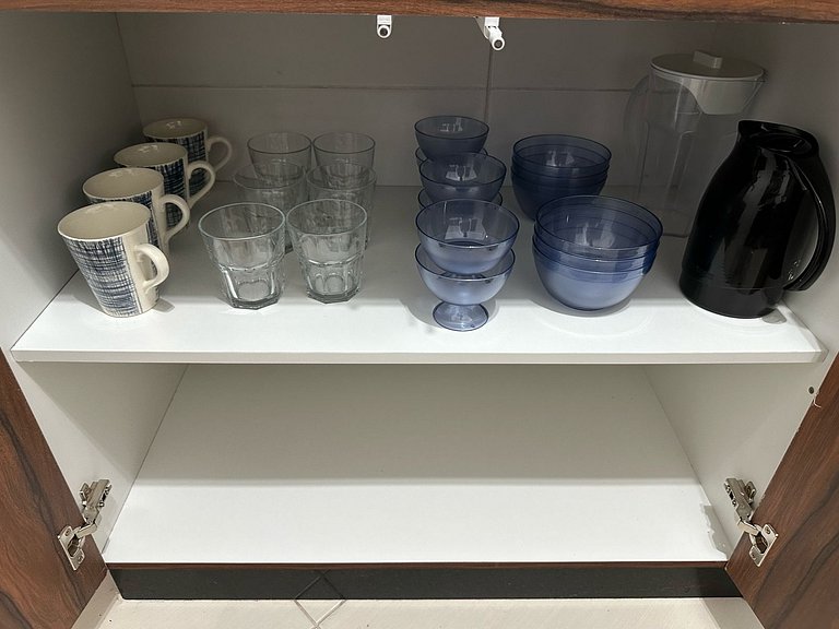 Lindo apto de 2 quartos e 1 banheiro c/ garagem