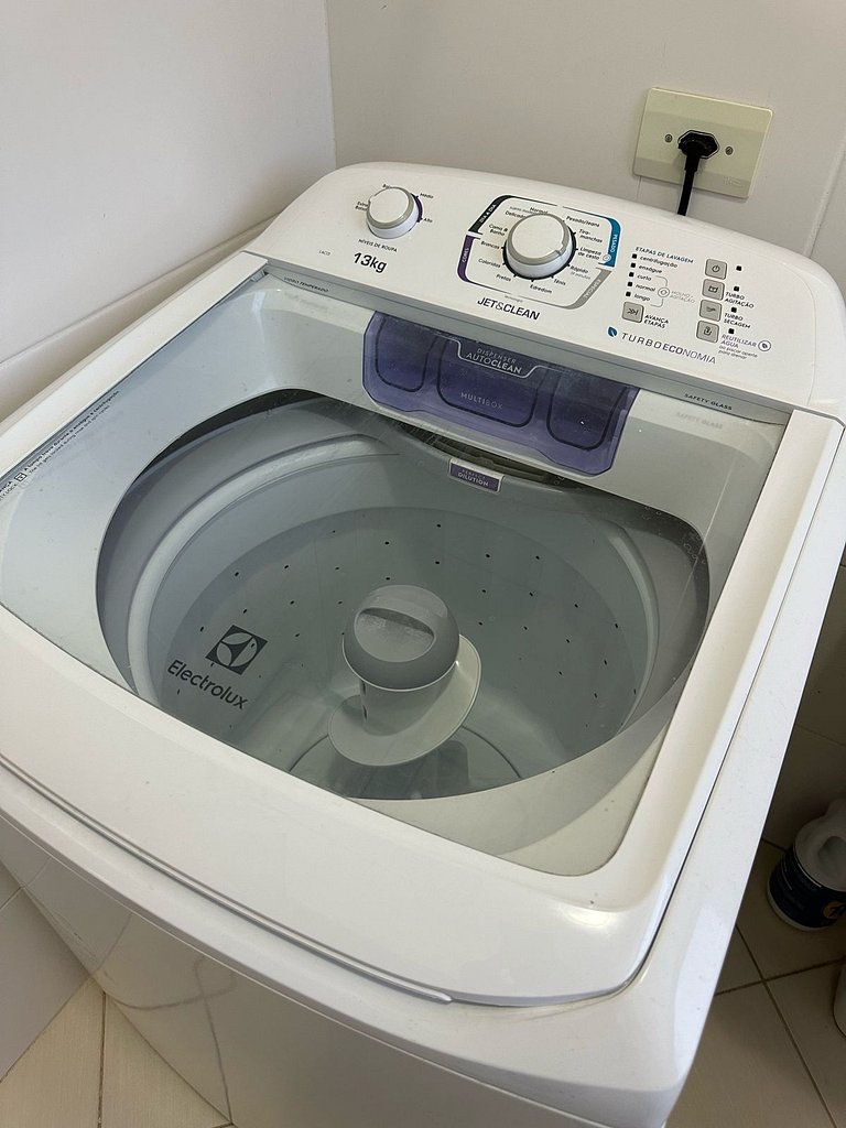 Lindo apto de 2 quartos e 1 banheiro c/ garagem