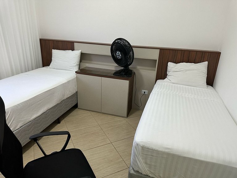 Lindo apto de 2 quartos e 1 banheiro c/ garagem
