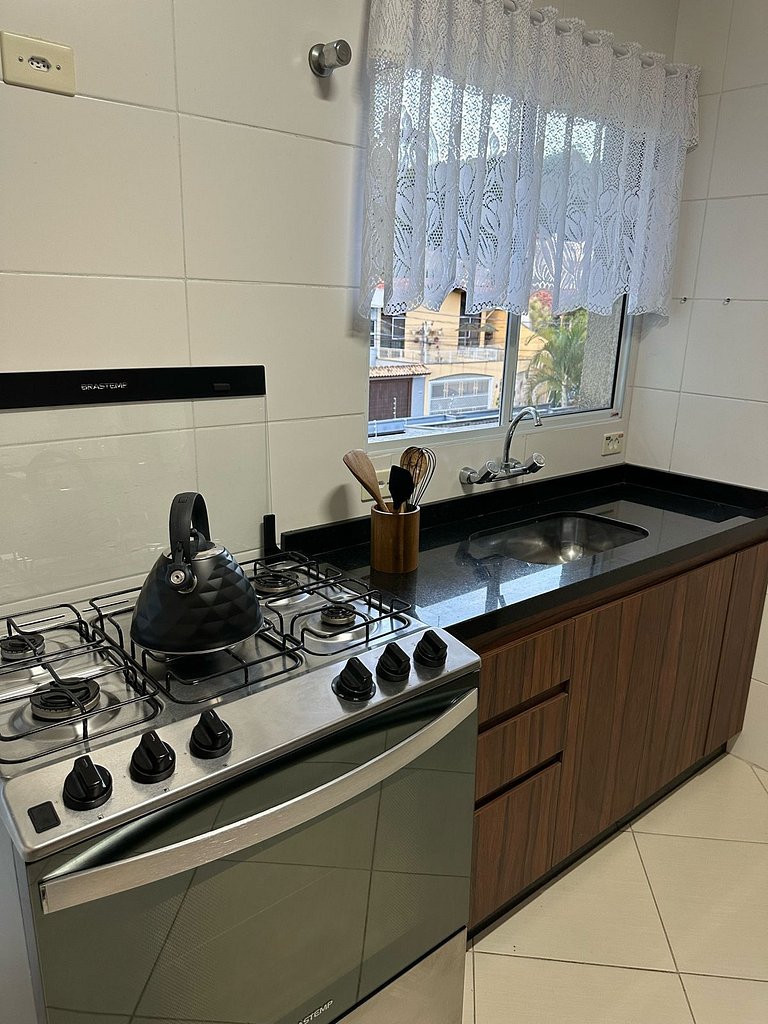 Lindo apto de 2 quartos e 1 banheiro c/ garagem