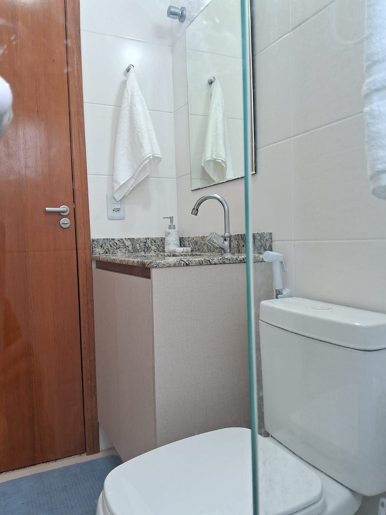 Lindo apto de 2 quartos e 1 banheiro c/ garagem