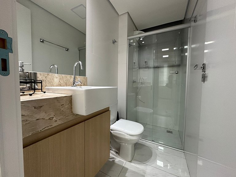 Apart 1 bedroom, 1 bathroom center without garage