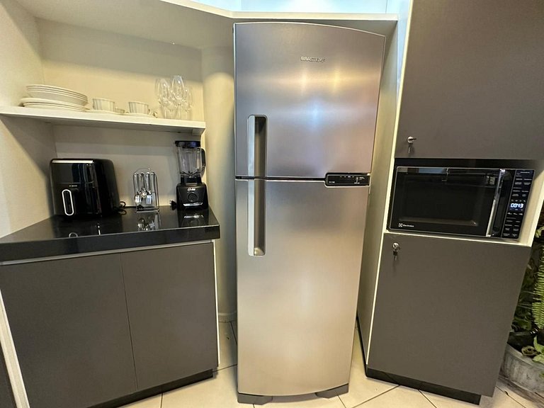 2 bedroom, 2 bathroom apartment in downtown BH