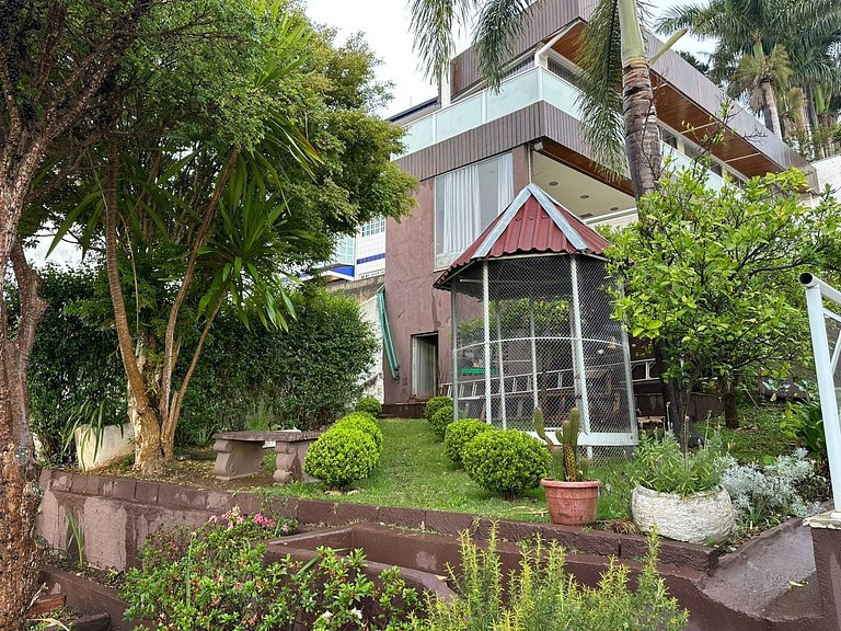 Casa Blanca mansion in São Roque with 5 parking